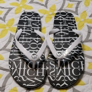 MICHAEL KORS  FLIP FLOPS SIZE 8